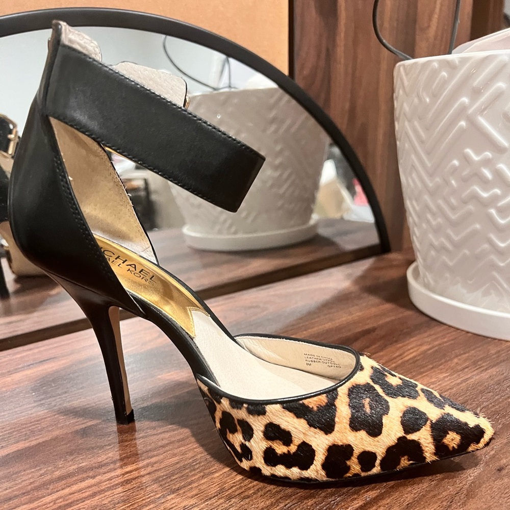 MICHAEL KORS SHOE | Leopard Print Strappy Heel